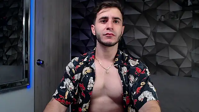 Snapshot of Latino_stud4u chatting on 09/23/25, 12:02 Latino stud4u online show from 09/23/25, 12:02