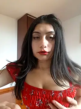 Snapshot of _Danna chatting on 12/21/24, 06:23  Danna online show from 12/21/24, 06:23