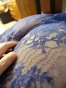 Snapshot of LovlyAnnie chatting on 12/03/25, 05:48 LovlyAnnie online show from 12/03/25, 05:48