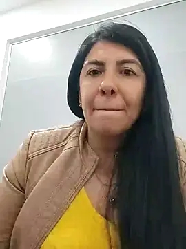 aisha latina online show from 02/19/25, 03:16
