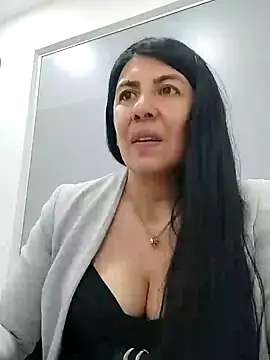 aisha latina online show from 02/21/25, 08:49