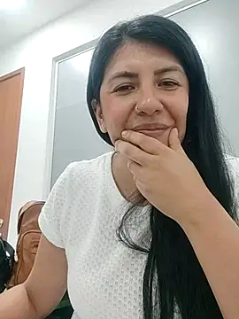 aisha latina online show from 03/06/25, 02:29