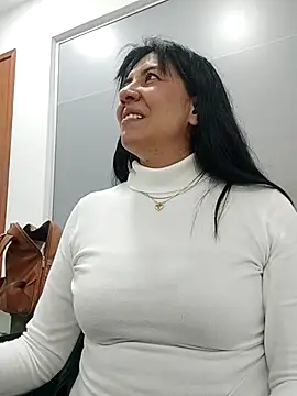 Snapshot of aisha_latina chatting on 09/23/25, 05:05 aisha latina online show from 09/23/25, 05:05