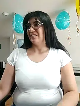 aisha latina online show from 06/02/26, 02:41