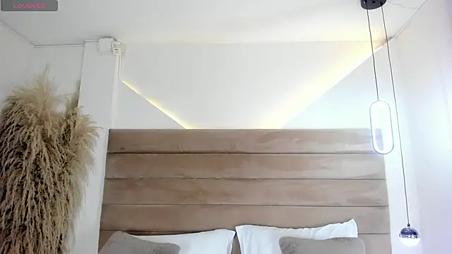 ValerieDiaz  online show from 09/22/25, 12:18