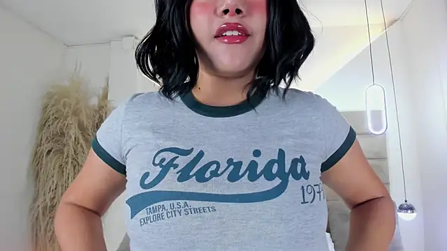 ValerieDiaz  online show from 10/04/25, 12:25