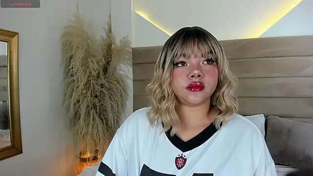 ValerieDiaz  online show from 10/22/25, 12:16