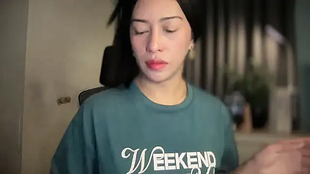 Snapshot of Jasmine_Elcock chatting on 04/16/26, 02:40 Jasmine Elcock online show from 04/16/26, 02:40