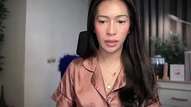 Jasmine Elcock online show from 05/18/26, 04:07
