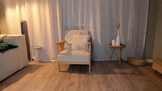 Snapshot of jin__ray chatting on 11/19/25, 01:44 jin ray online show from 11/19/25, 01:44