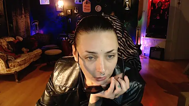 Snapshot of gothstripper chatting on 10/30/25, 11:27 gothstripper online show from 10/30/25, 11:27