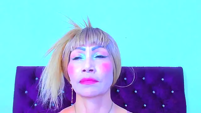 Snapshot of almabeckelt chatting on 11/12/25, 09:47 almabeckelt online show from 11/12/25, 09:47