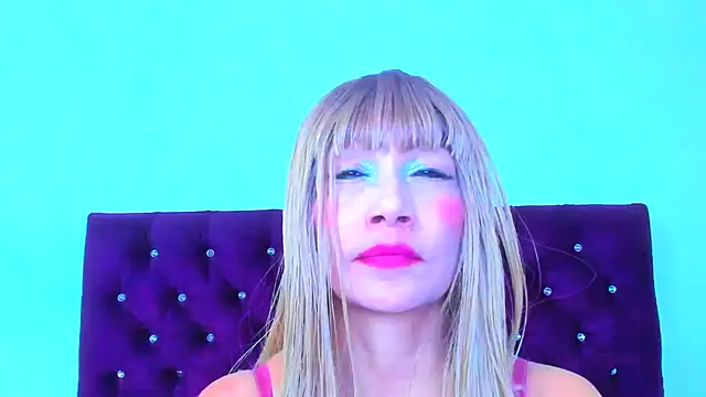 Snapshot of almabeckelt chatting on 11/18/25, 07:07 almabeckelt online show from 11/18/25, 07:07