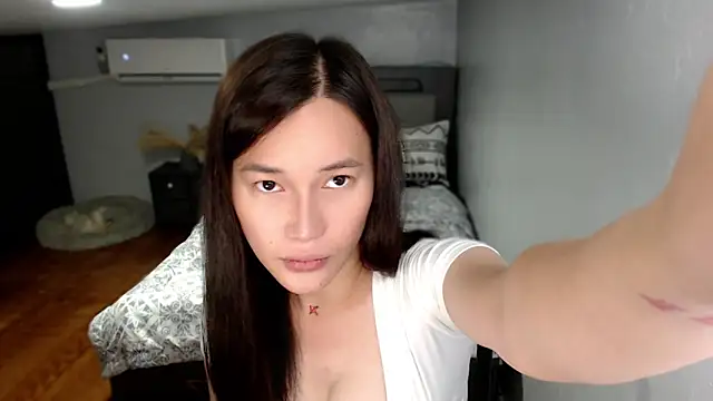 Snapshot of AmazingLuchie chatting on 03/19/26, 06:17 AmazingLuchie online show from 03/19/26, 06:17