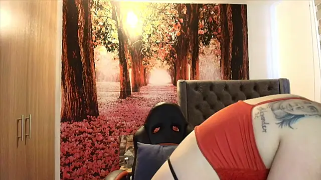 Snapshot of sofia23dirty chatting on 11/19/25, 06:19 sofia23dirty online show from 11/19/25, 06:19