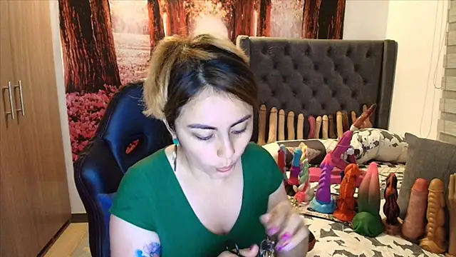 Snapshot of sofia23dirty chatting on 12/01/25, 10:20 sofia23dirty online show from 12/01/25, 10:20