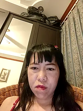 Snapshot of Little_suzy5 chatting on 11/01/25, 01:35 Little suzy5 online show from 11/01/25, 01:35