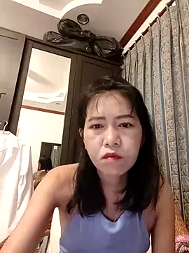 Snapshot of Little_suzy5 chatting on 11/03/25, 07:15 Little suzy5 online show from 11/03/25, 07:15