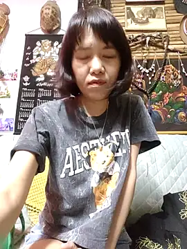 Snapshot of Little_suzy5 chatting on 11/21/25, 05:11 Little suzy5 online show from 11/21/25, 05:11