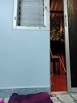 Snapshot of Little_suzy5 chatting on 11/27/25, 07:27 Little suzy5 online show from 11/27/25, 07:27