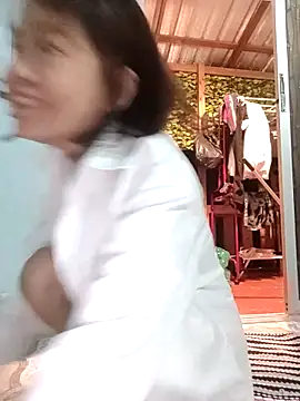 Snapshot of Little_suzy5 chatting on 11/29/25, 09:18 Little suzy5 online show from 11/29/25, 09:18