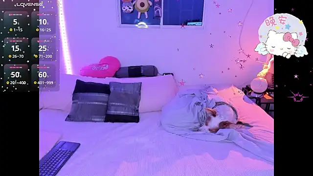 Snapshot of MollyG18 chatting on 10/18/25, 12:24 MollyG18 online show from 10/18/25, 12:24