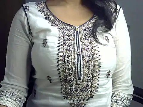 SiaraSiyA online show from 07/25/26, 04:04