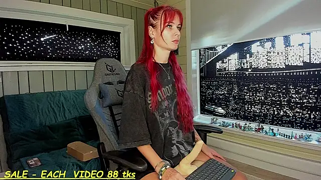 Snapshot of SandyChris chatting on 09/19/25, 10:16 SandyChris online show from 09/19/25, 10:16