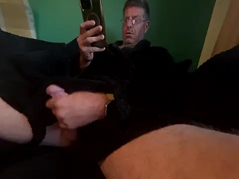 Snapshot of bigboy6880 chatting on 09/22/25, 05:42 bigboy6880 online show from 09/22/25, 05:42