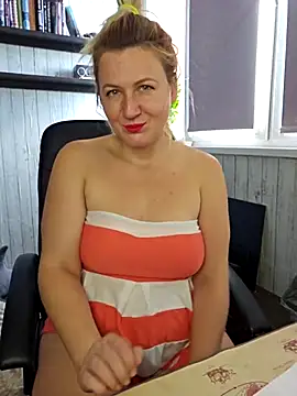 Marushka online show from 10/19/25, 01:23