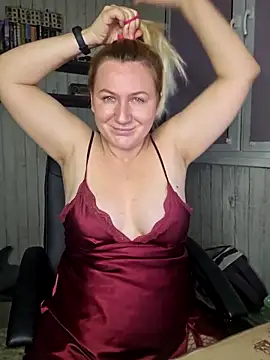 Marushka online show from 12/15/25, 03:33