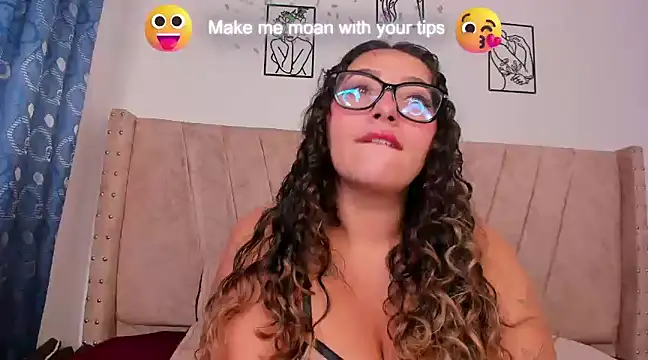 Snapshot of sweet_p_ chatting on 01/21/25, 01:54 sweet p  online show from 01/21/25, 01:54