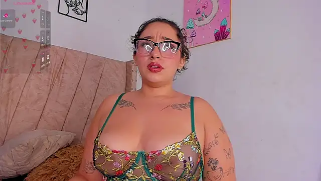 Snapshot of sweet_p_ chatting on 10/09/25, 03:32 sweet p  online show from 10/09/25, 03:32