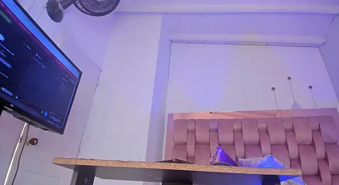 Snapshot of swt-booty chatting on 01/09/25, 06:15 swt-booty online show from 01/09/25, 06:15