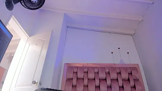 Snapshot of swt-booty chatting on 03/17/25, 06:21 swt-booty online show from 03/17/25, 06:21