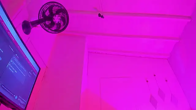 Snapshot of swt-booty chatting on 09/16/25, 05:25 swt-booty online show from 09/16/25, 05:25