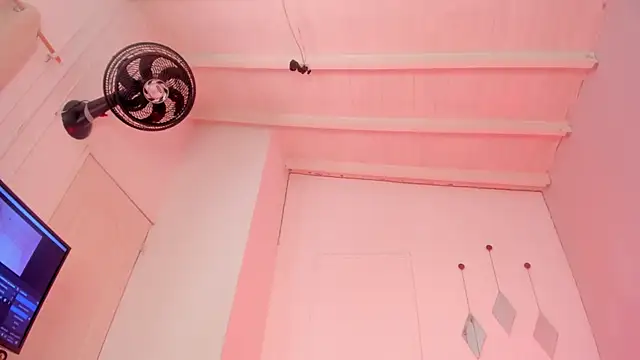 Snapshot of swt-booty chatting on 10/06/25, 06:16 swt-booty online show from 10/06/25, 06:16