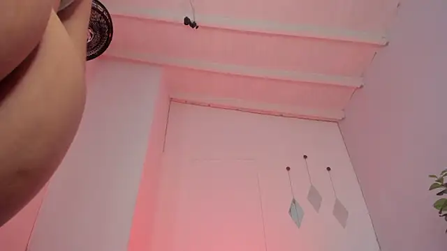 Snapshot of swt-booty chatting on 10/22/25, 05:34 swt-booty online show from 10/22/25, 05:34