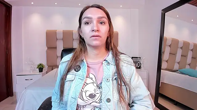 miataylorr1 online show from 11/15/25, 12:56