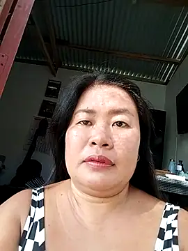 Snapshot of lickmepussy21 chatting on 11/19/25, 12:43 lickmepussy21 online show from 11/19/25, 12:43