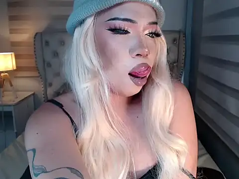 RebecaNextToYou online show from 05/19/26, 05:19