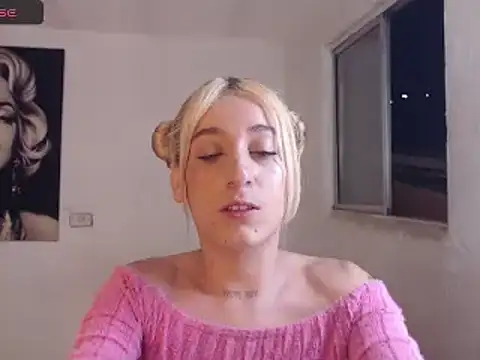 Snapshot of andreahhill chatting on 02/20/25, 04:39 andreahhill online show from 02/20/25, 04:39