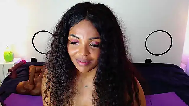 Snapshot of TashaDex chatting on 12/10/24, 01:43 TashaDex online show from 12/10/24, 01:43