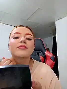 Snapshot of mia_anyeli chatting on 02/21/25, 07:43 mia anyeli online show from 02/21/25, 07:43