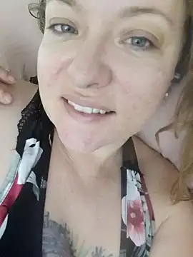 julimonroe online show from 02/09/25, 01:56