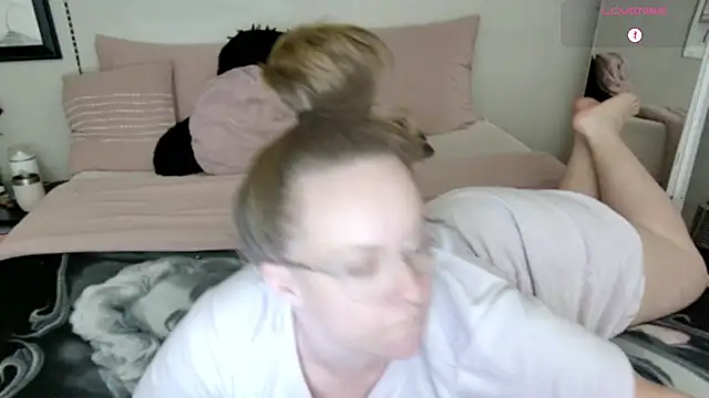 julimonroe online show from 02/13/25, 03:18