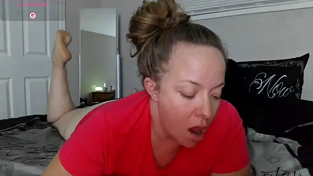 julimonroe online show from 10/14/25, 03:40