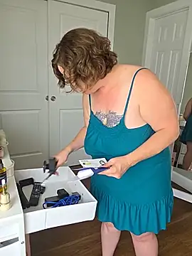 julimonroe online show from 05/19/26, 02:01