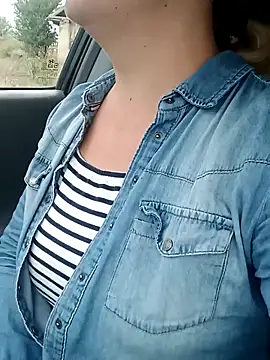 Snapshot of Saysomething3 chatting on 10/06/25, 08:34 Saysomething3 online show from 10/06/25, 08:34