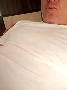 Snapshot of Saysomething3 chatting on 10/28/25, 11:36 Saysomething3 online show from 10/28/25, 11:36